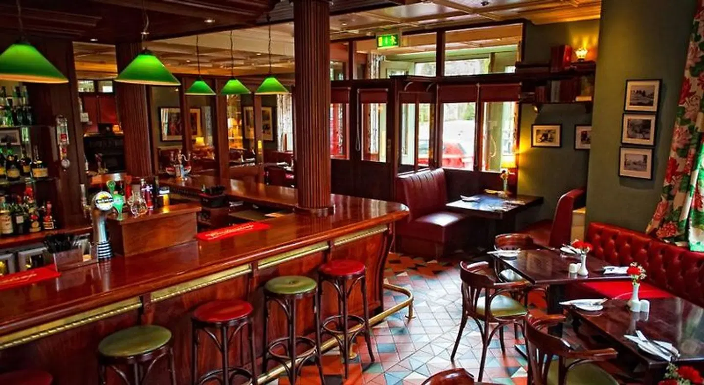 Step House Hotel Bar