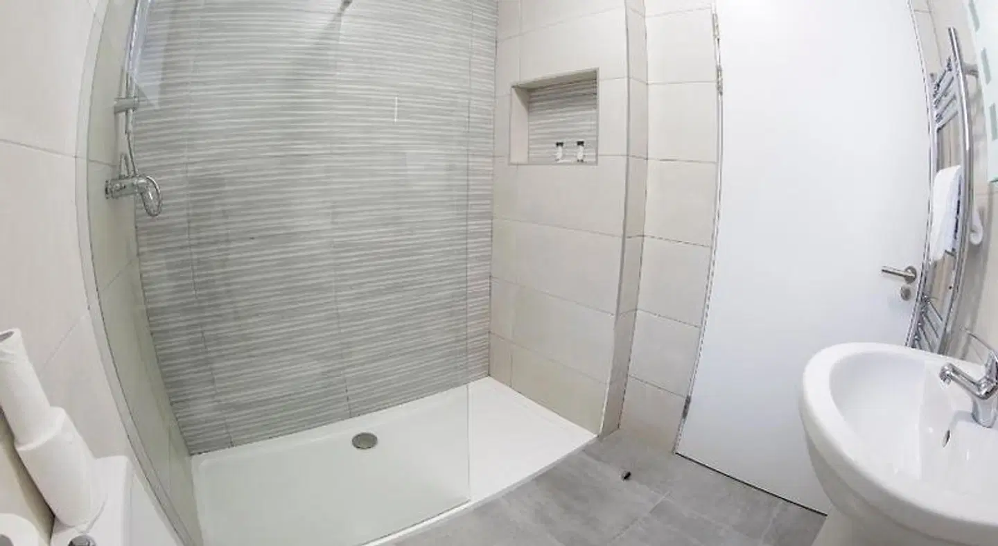 Bella Vista Hotel & Self Catering Suites Badezimmer