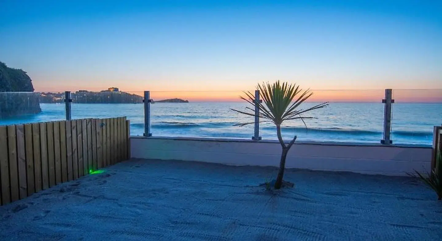 Tolcarne Beach Apartments Strand