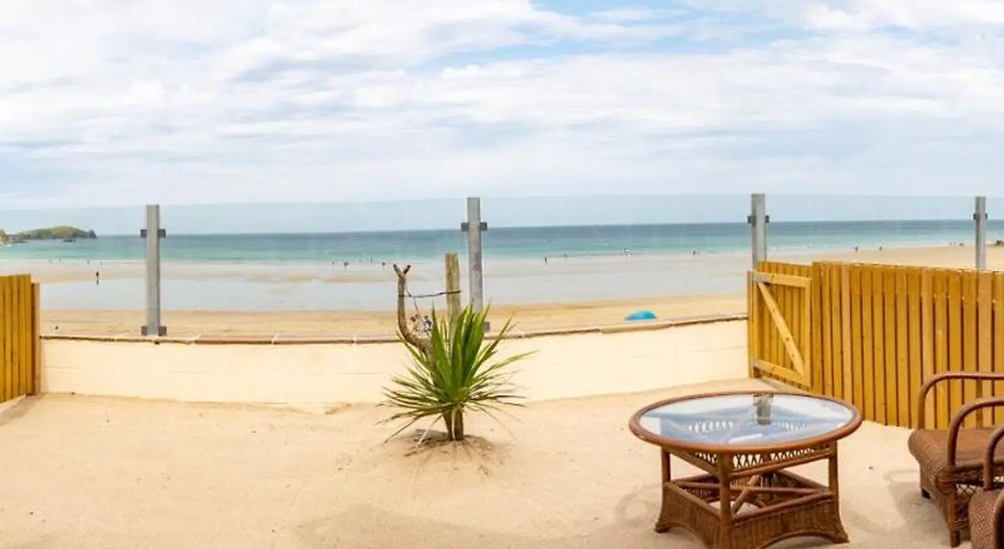 Tolcarne Beach Apartments Strand