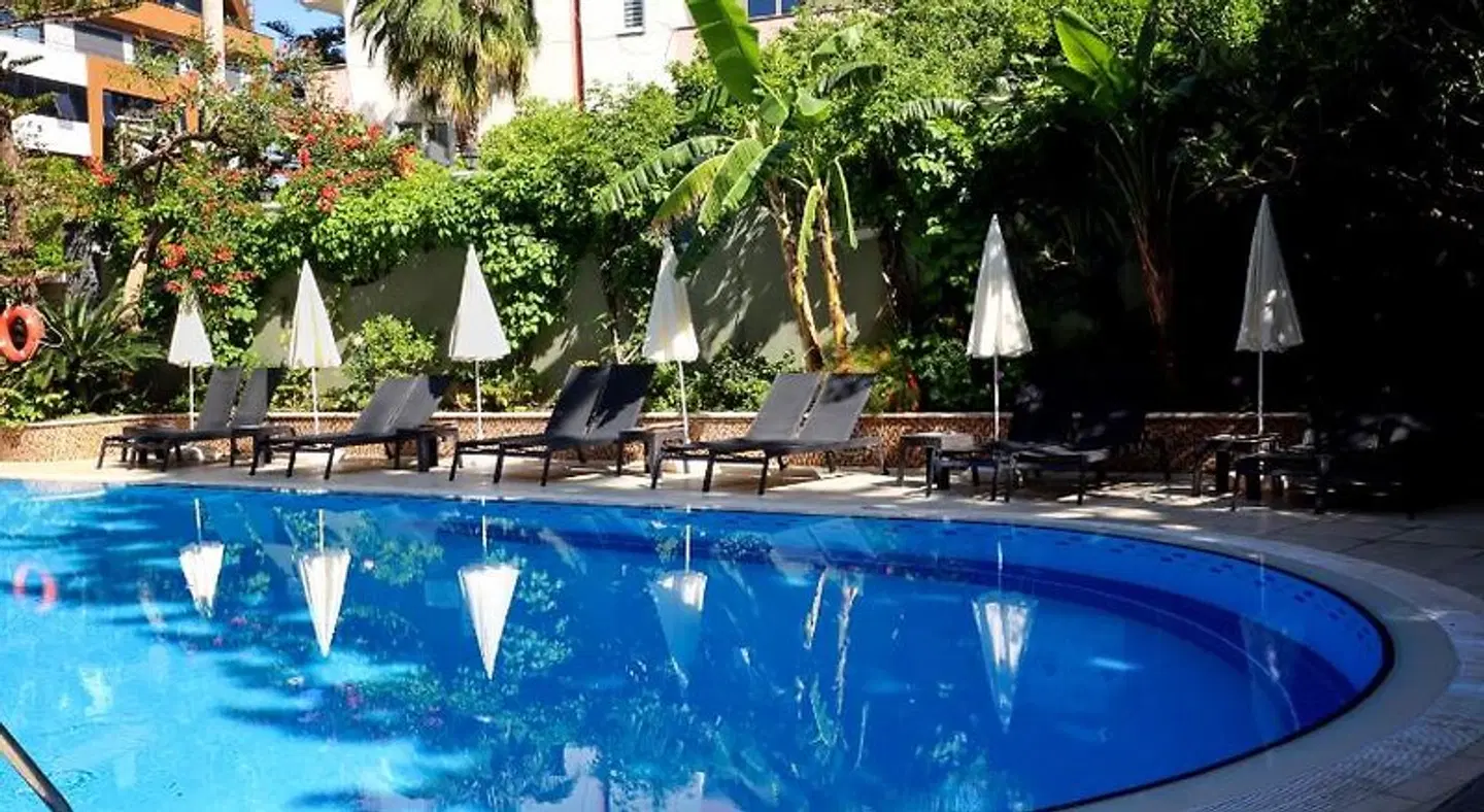 May Flower Aparthotel OUTDOOR_POOL