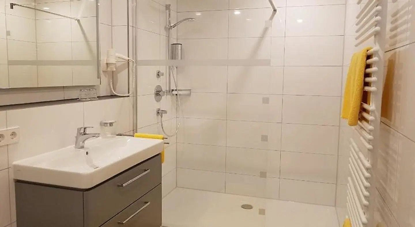 Drei Morgen Badezimmer