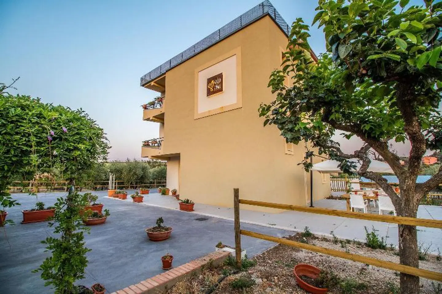 Il Gallo con gli Stivali EXTERIOR