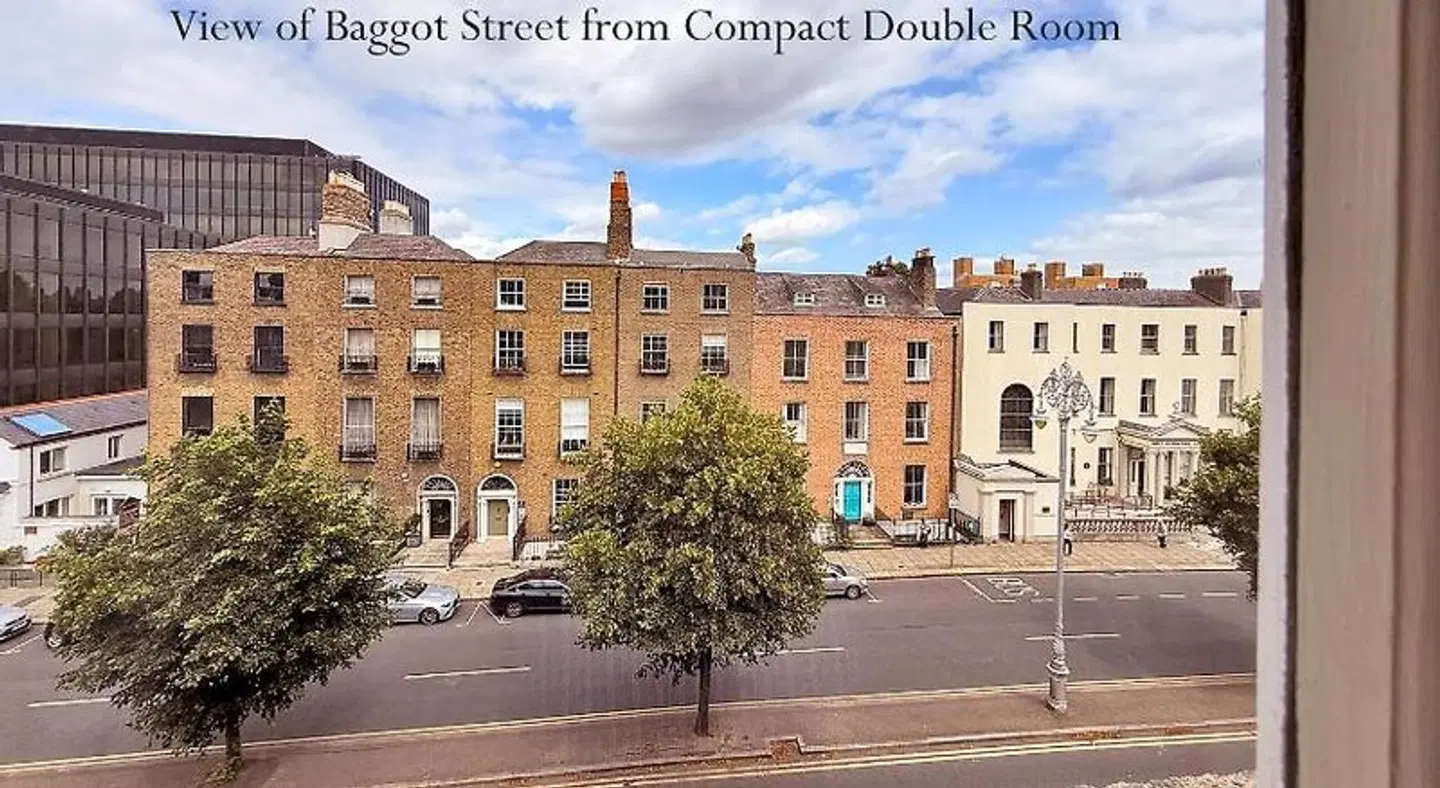 Baggot Court Townhouse EXTERIOR