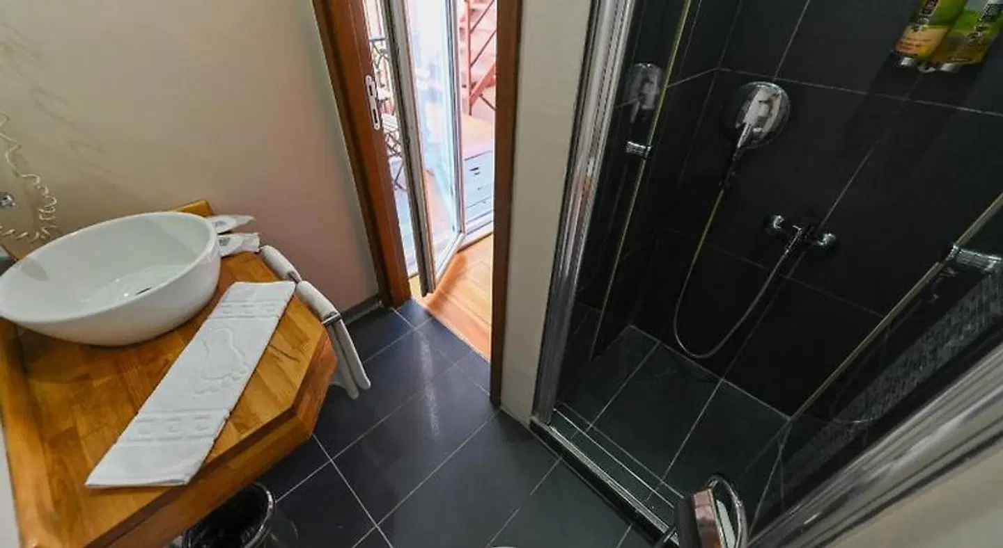 No11 Hotel & Apartments ROOM_EXAMPLE