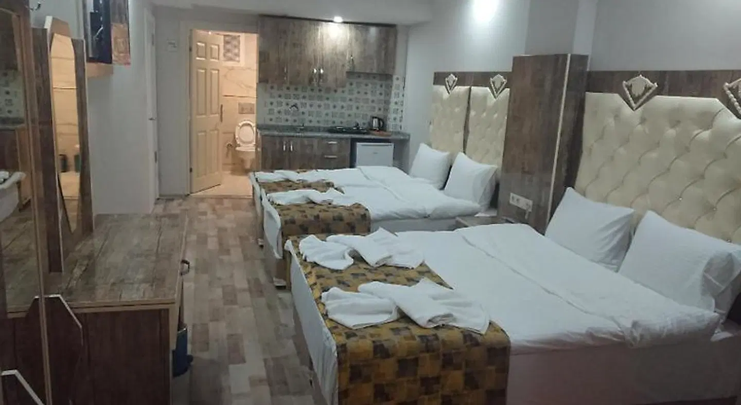 The Queen Hotel ROOM_EXAMPLE