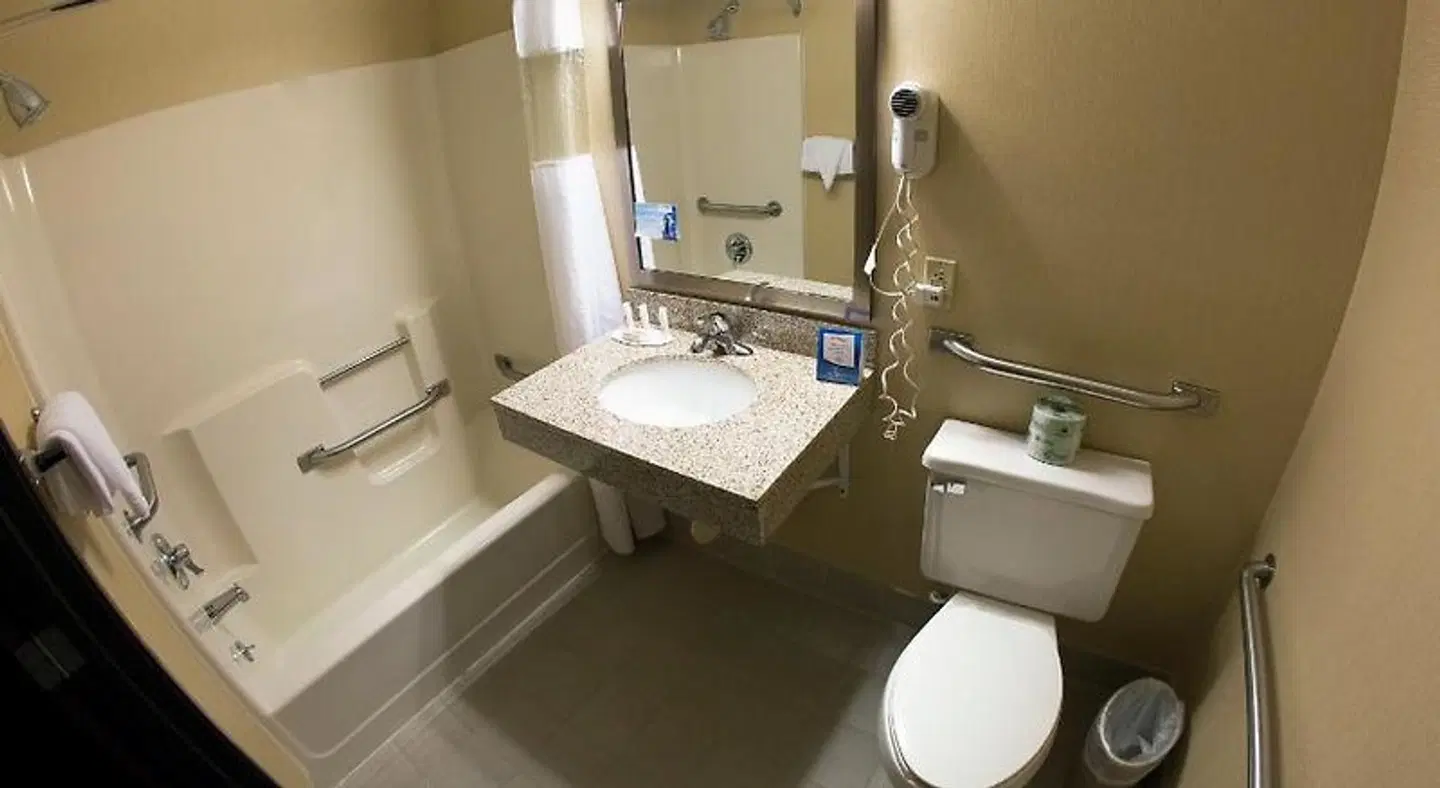 Quality Inn Badezimmer