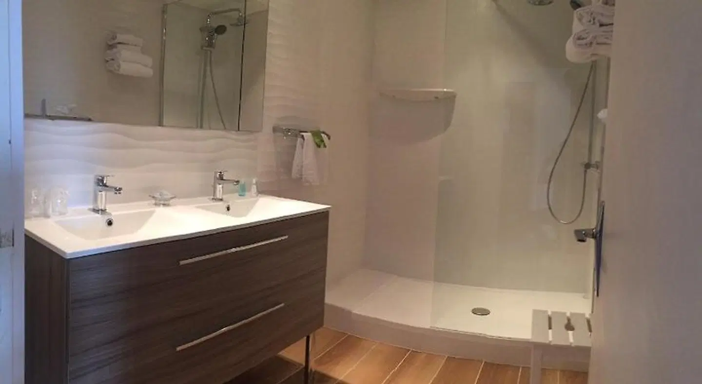 Logis Hôtel le Galion Badezimmer