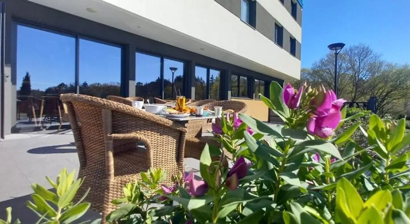 Brit Hotel - Hotel de l'Hippodrome Terrasse