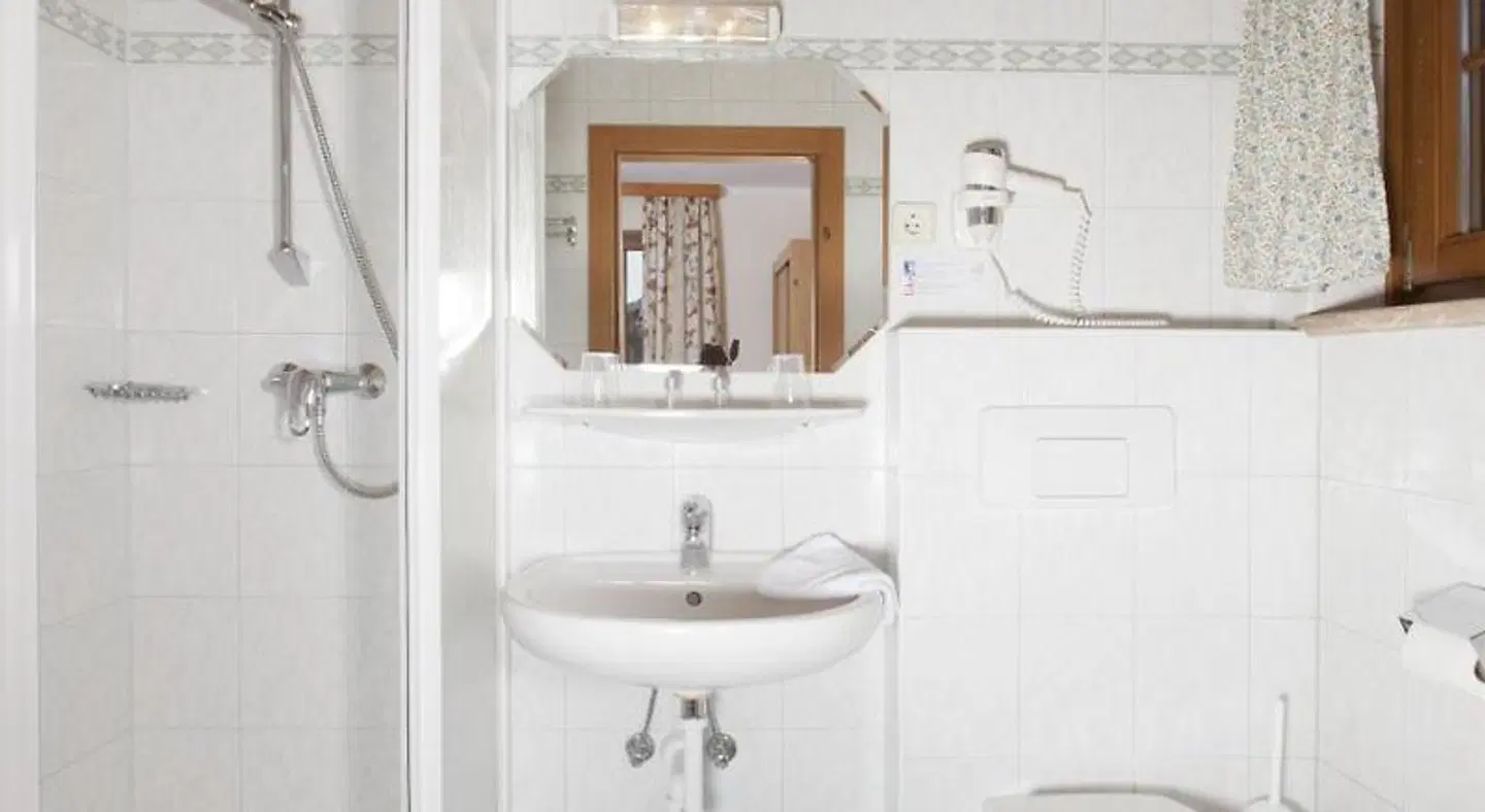 ApartHotel Holzerhof Badezimmer