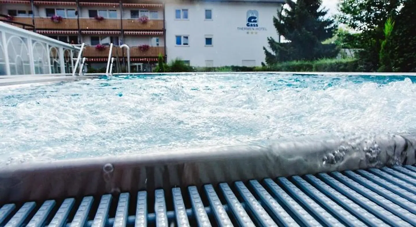 Thermenhotel Gass OUTDOOR_POOL