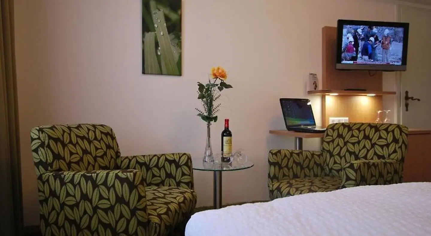 Adler ROOM_EXAMPLE