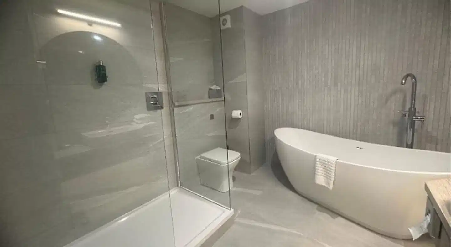 Pillo Hotel Ashbourne Leisure Club & Spa Badezimmer