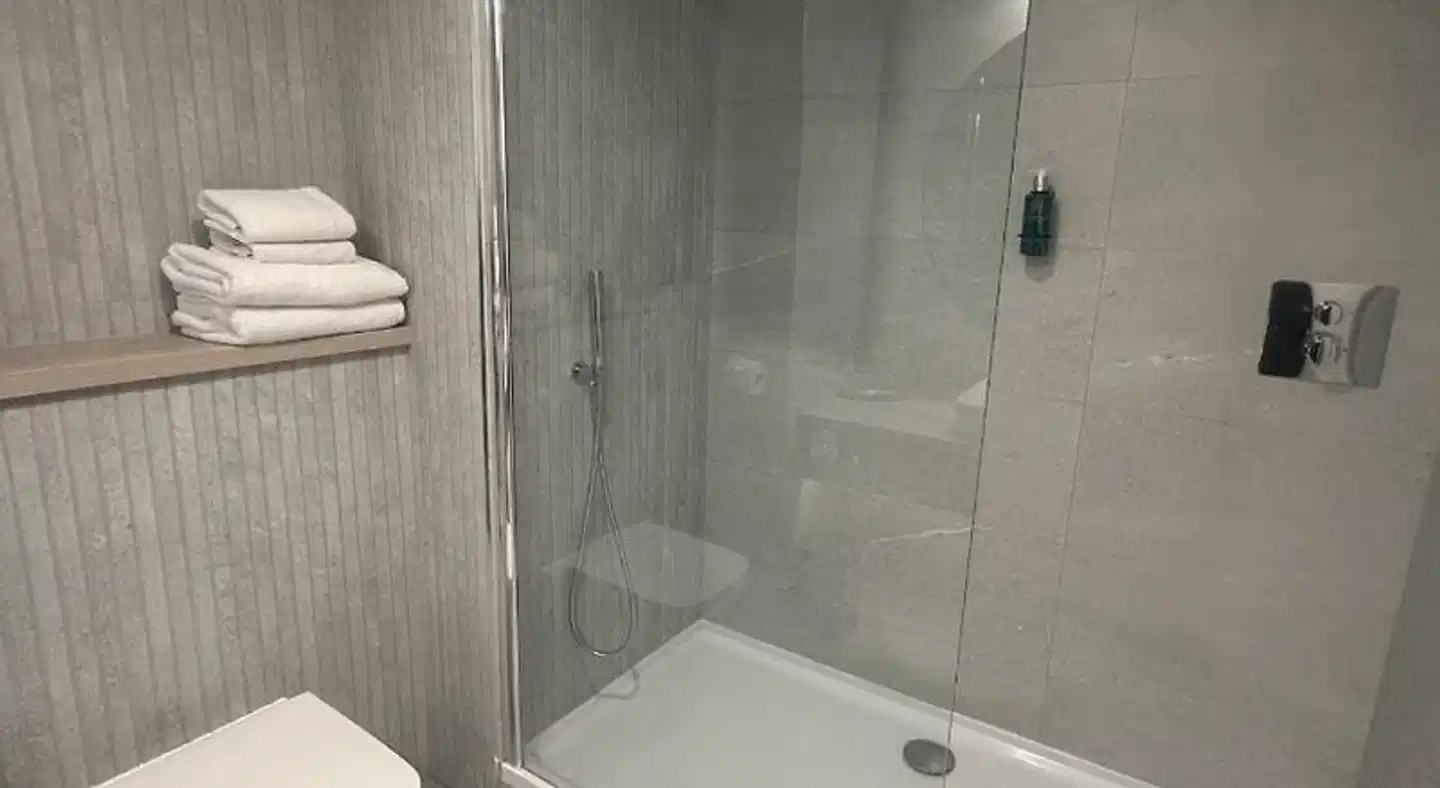 Pillo Hotel Ashbourne Leisure Club & Spa Badezimmer
