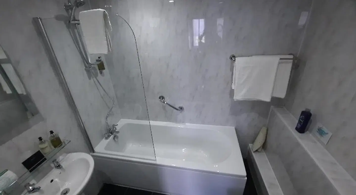 Hen Dy Hotel Badezimmer