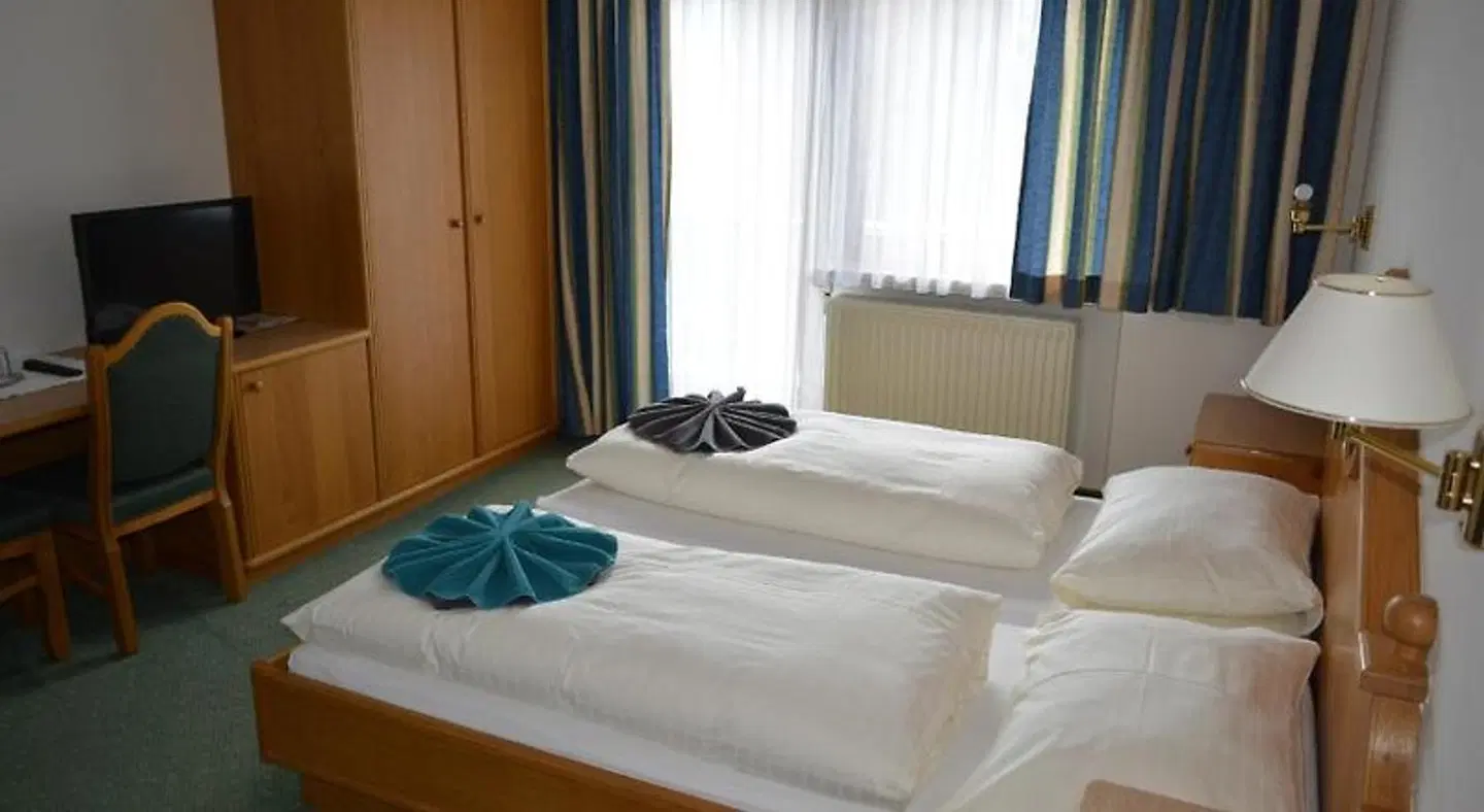 Christina ROOM_EXAMPLE