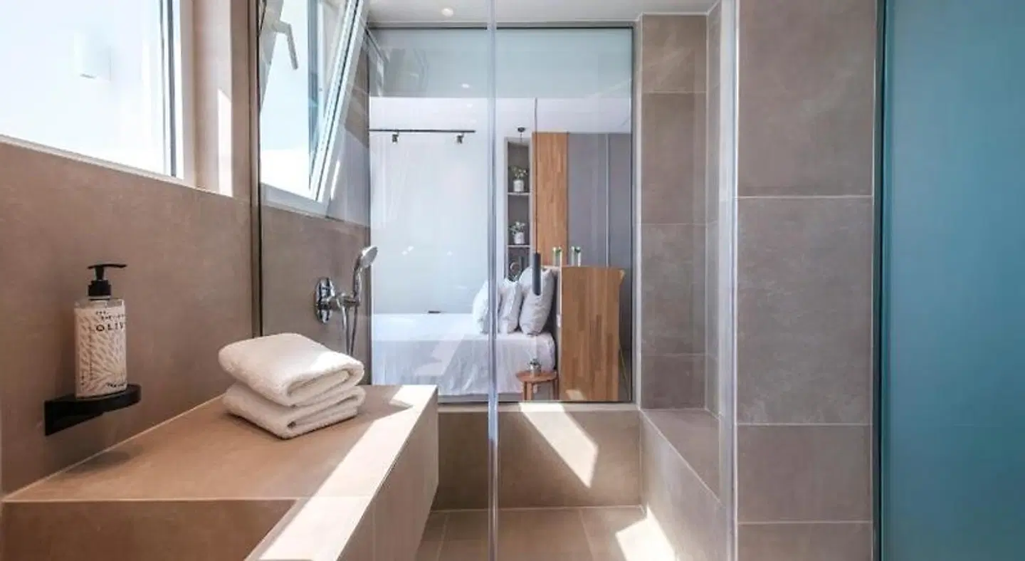 Nelly's Hotel Apartments Badezimmer