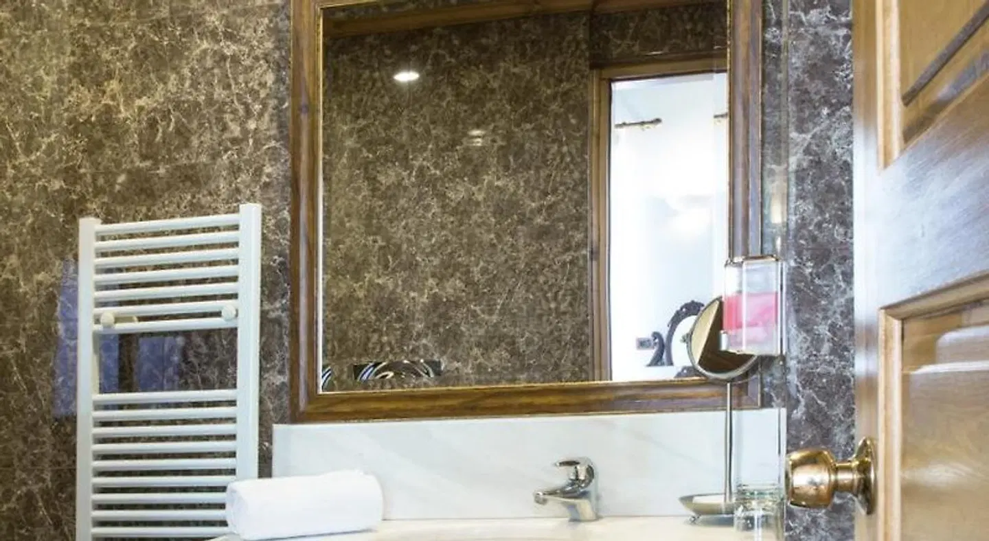 Kyveli Suites Badezimmer