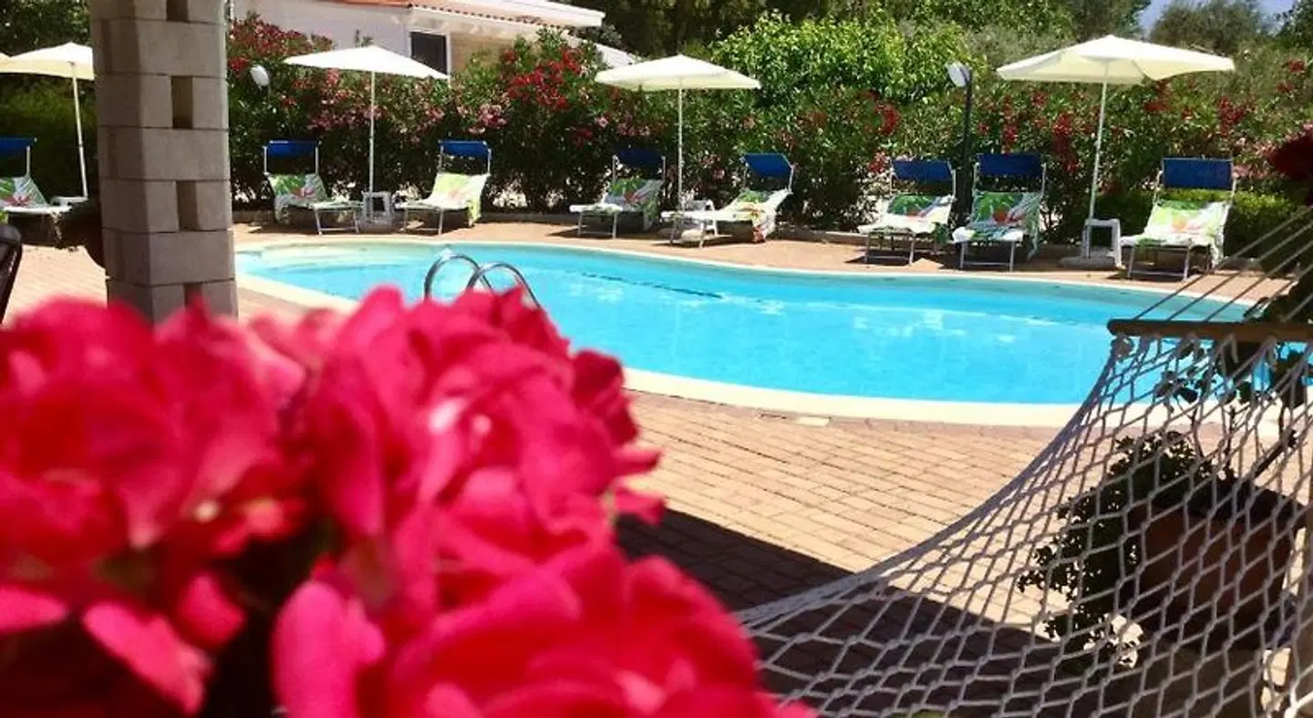 B&B Mirella OUTDOOR_POOL