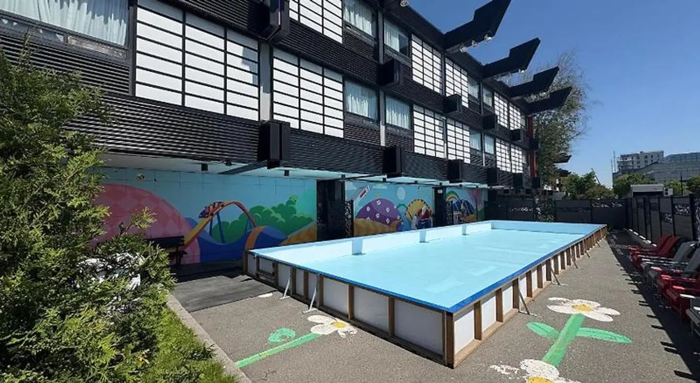 Ruby Foo's OUTDOOR_POOL