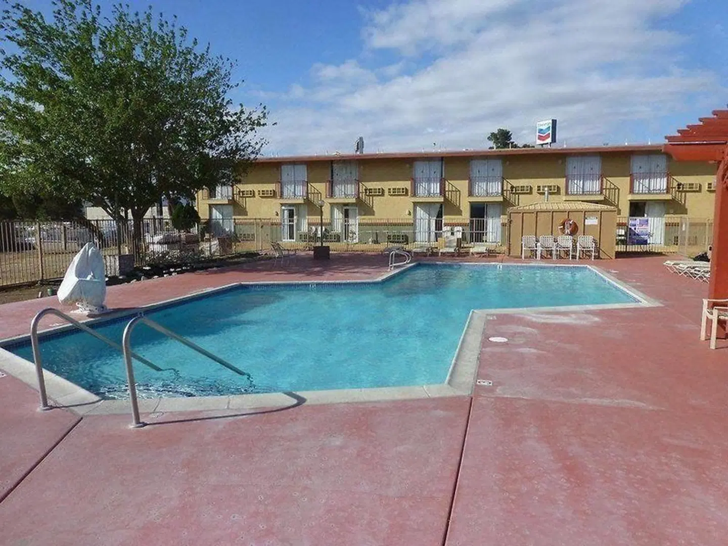California Inn Barstow OUTDOOR_POOL