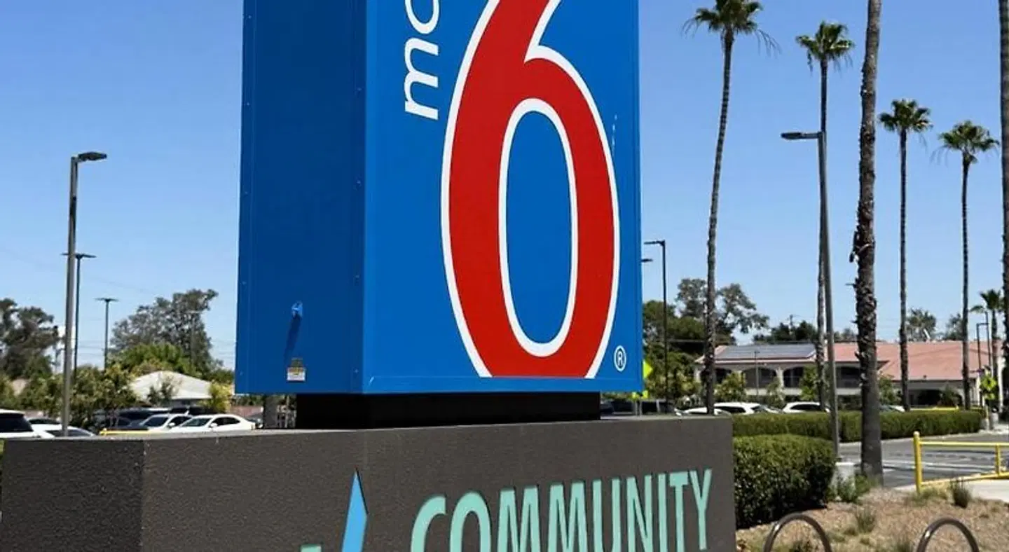 Motel 6 Lodi, CA EXTERIOR