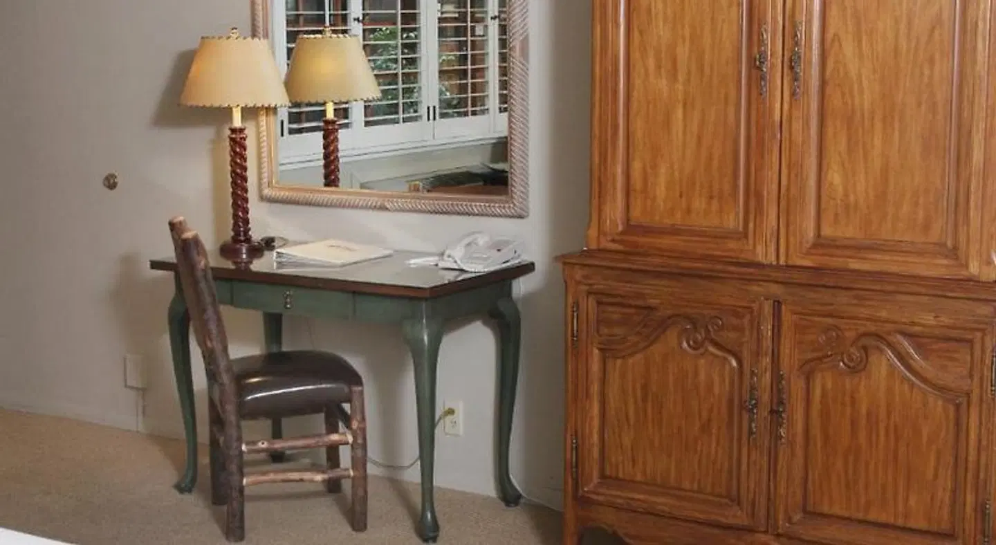 The Lodge at Riverside ROOM_EXAMPLE