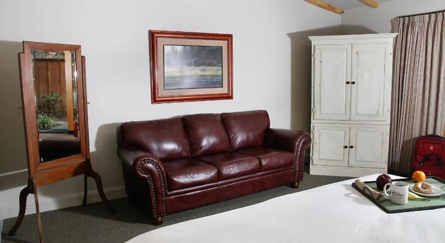 The Lodge at Riverside ROOM_EXAMPLE