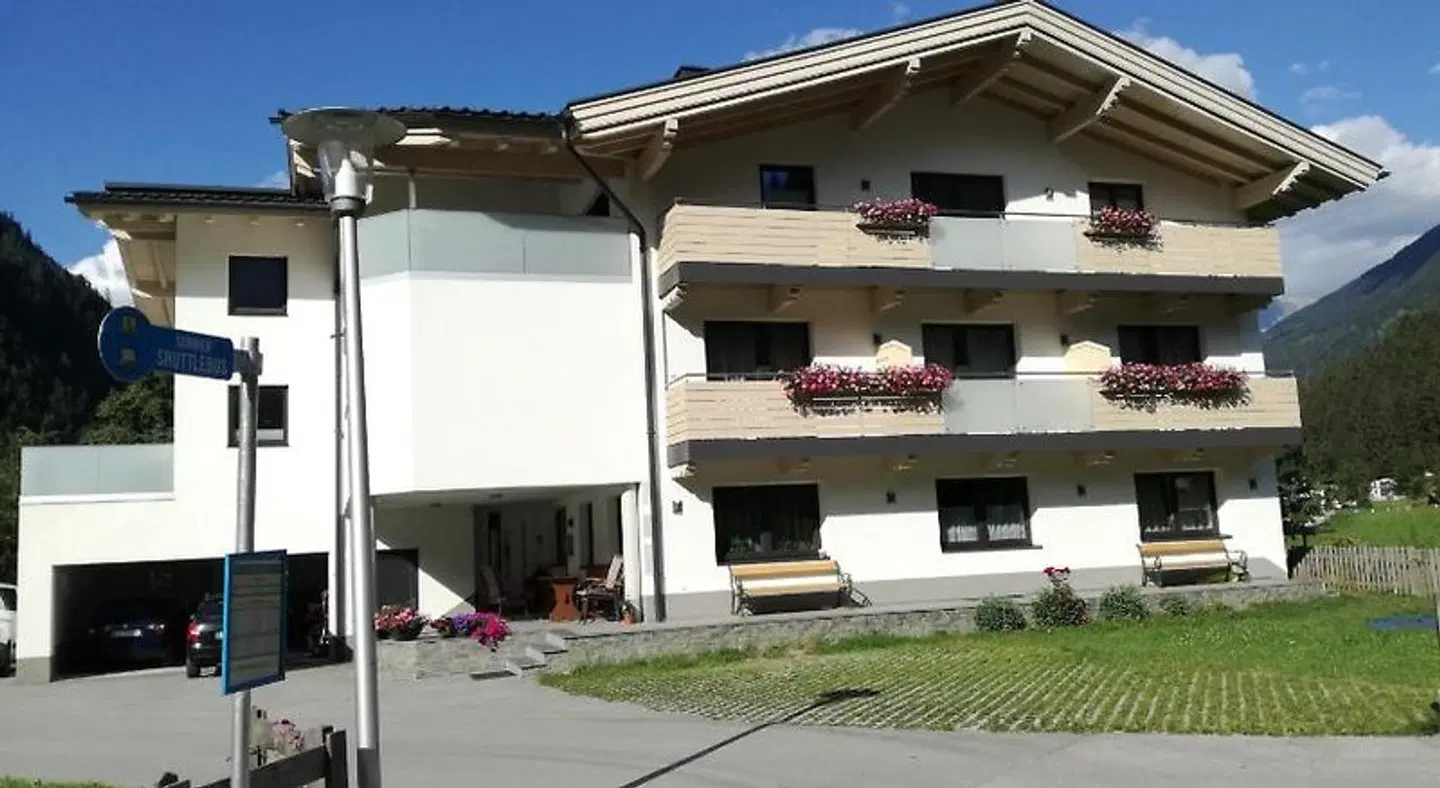 Holaus EXTERIOR