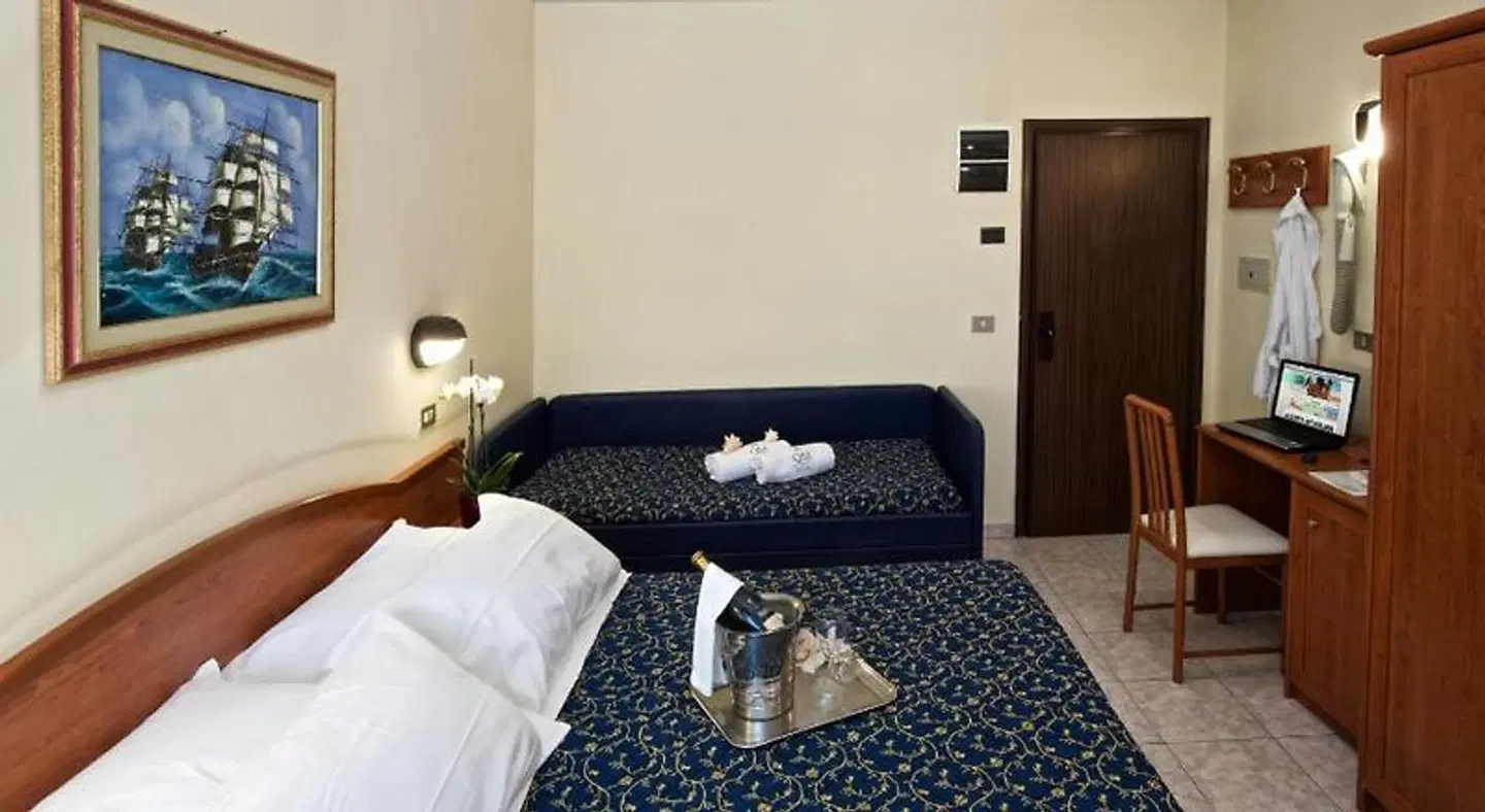 Queen Mary ROOM_EXAMPLE