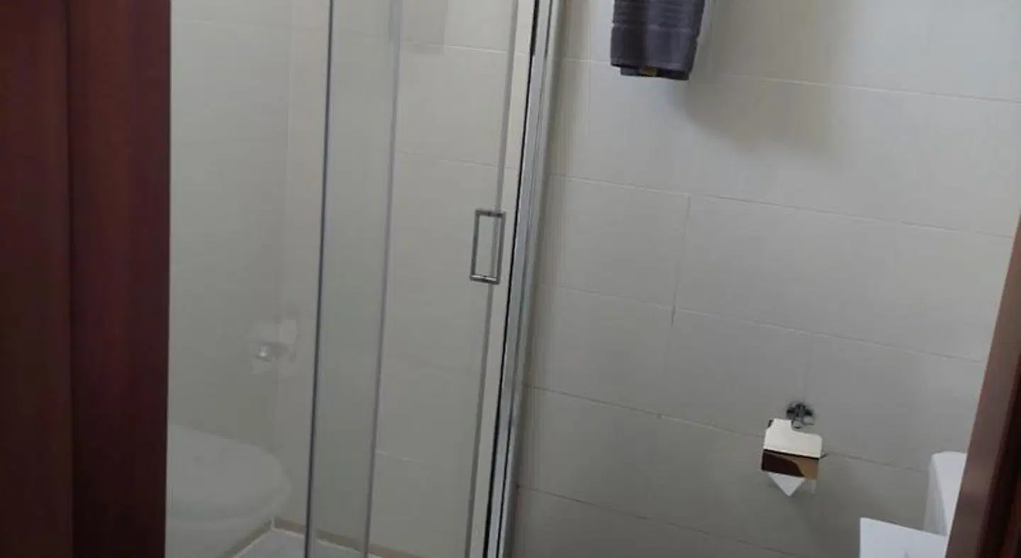 Metro Vilar Suites & Villas Badezimmer