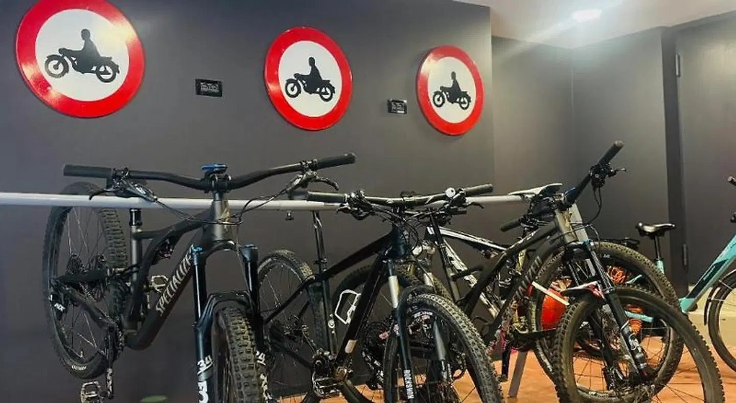 Andreas SPORTS_AND_LEISURE