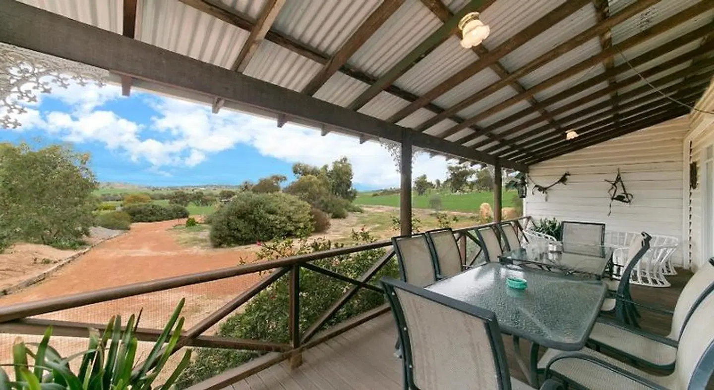 Hillside Country Retreat Terrasse