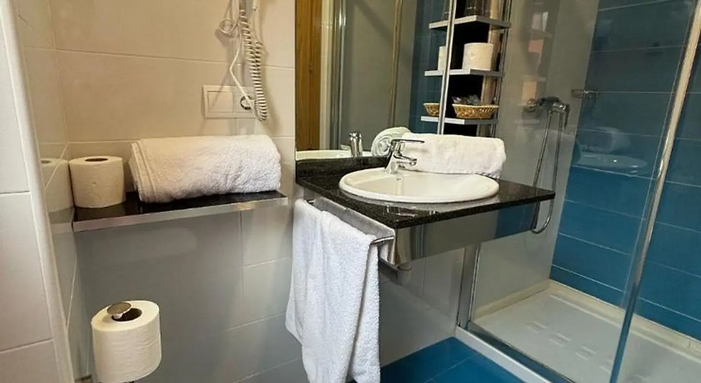 Hotel Molina Real Badezimmer