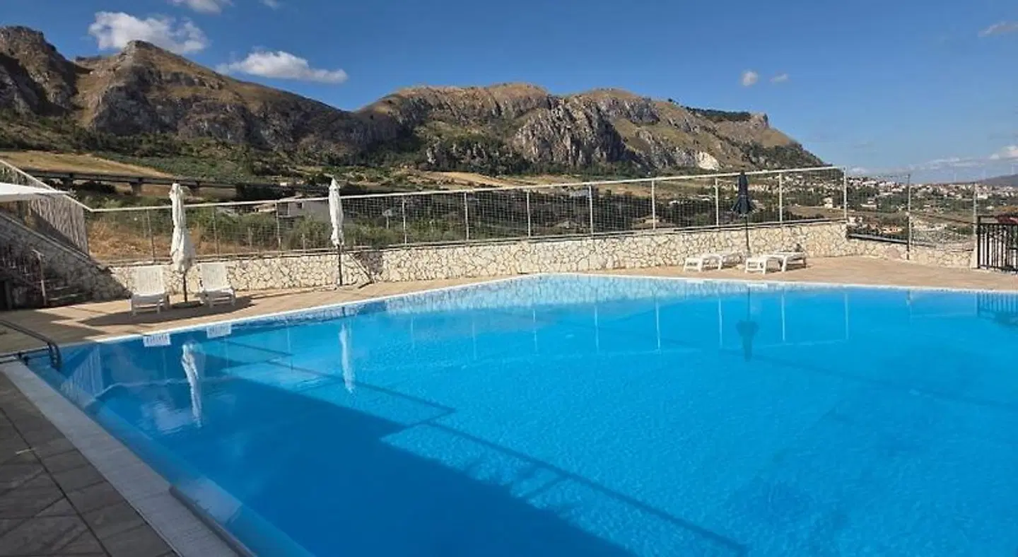 Kairos B&B OUTDOOR_POOL