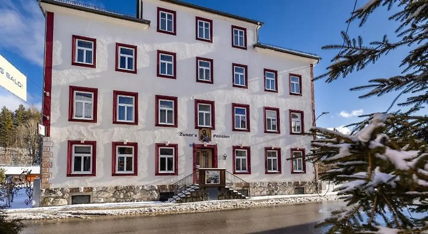 Zuser's EXTERIOR