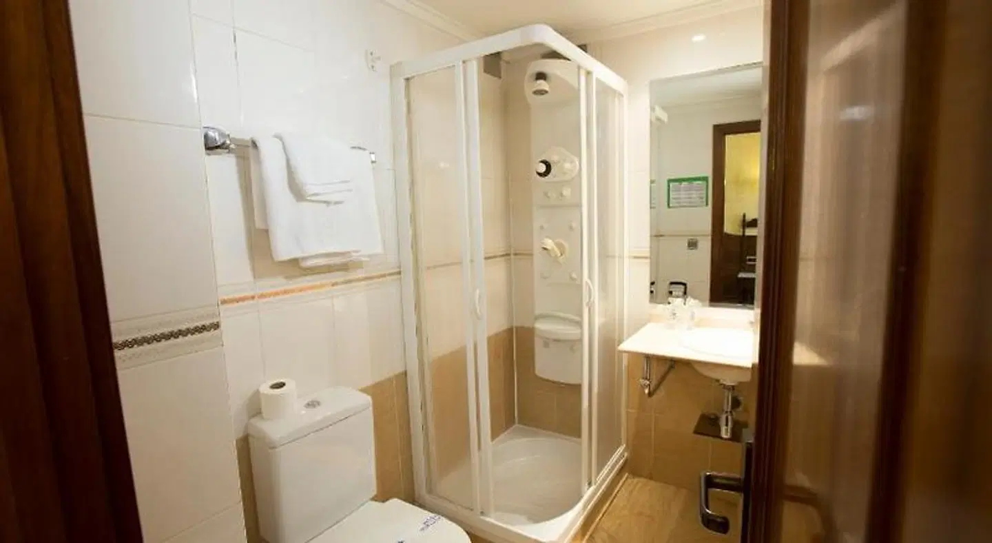 Reyes Catolicos Badezimmer
