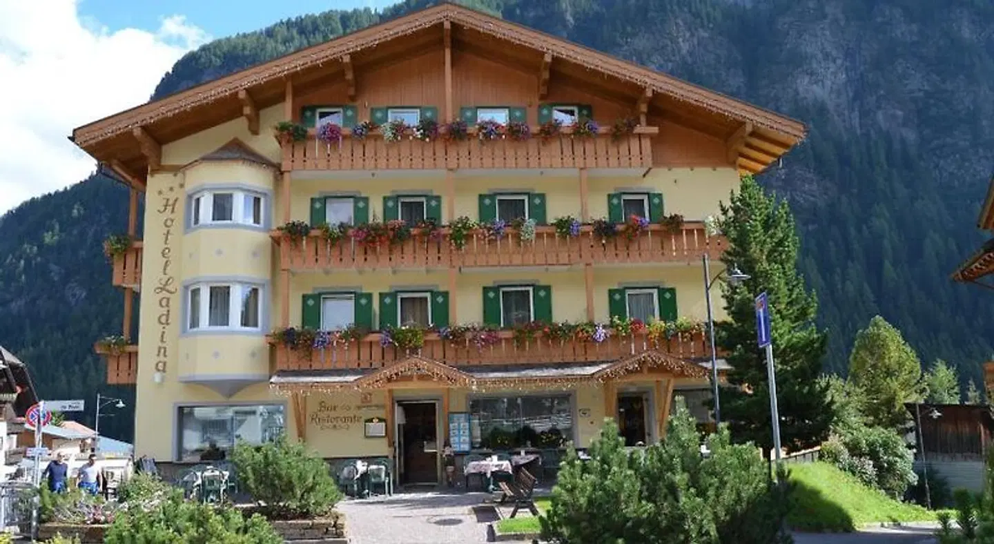 Ladina EXTERIOR