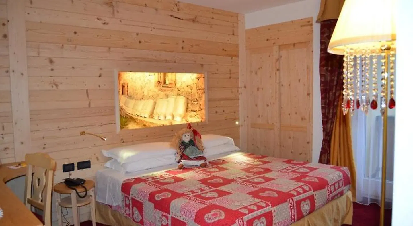Ladina ROOM_EXAMPLE