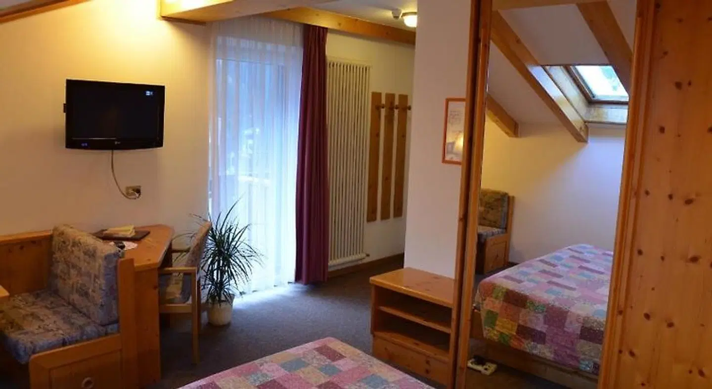 Ladina ROOM_EXAMPLE