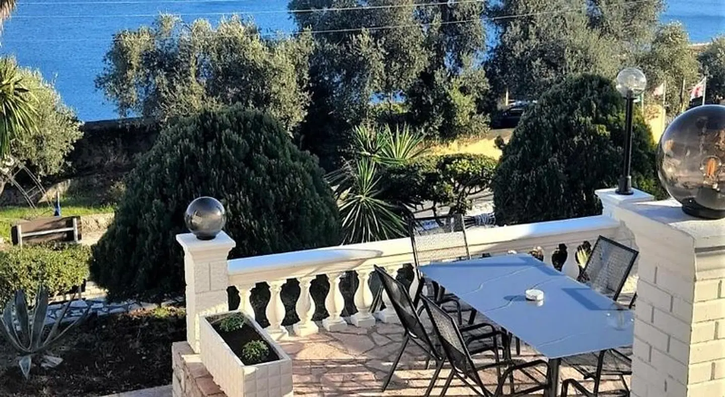 Stefanos Place Terrasse