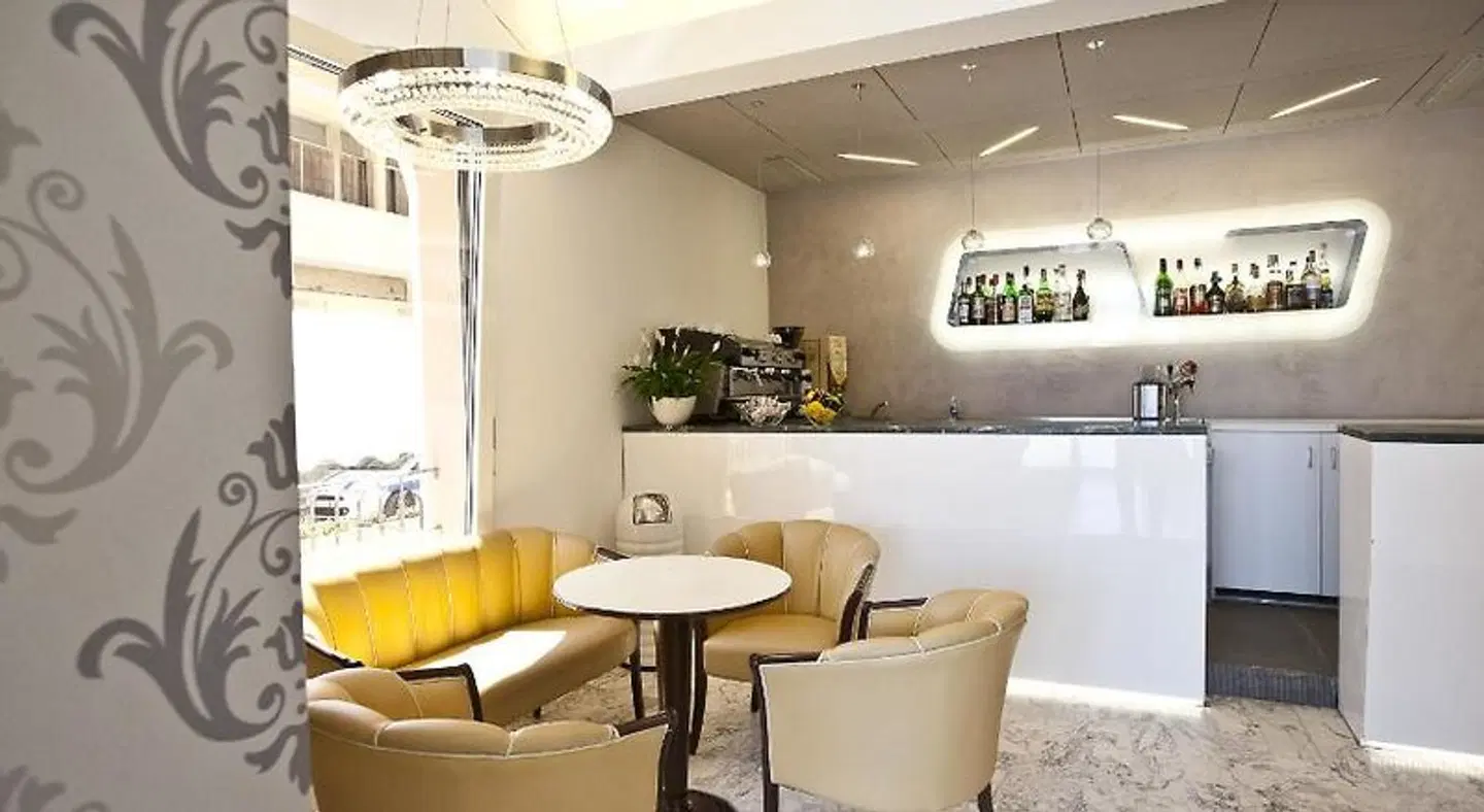 Aurora Bar