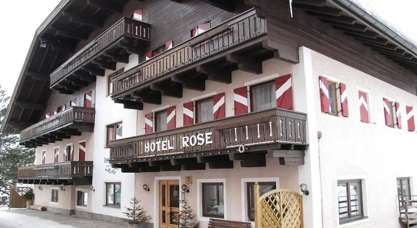 Rose EXTERIOR