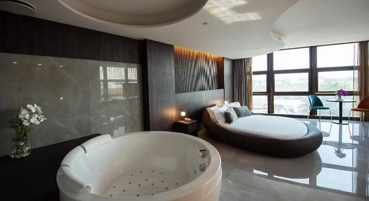 Gold Tower Lifestyle Hotel Badezimmer