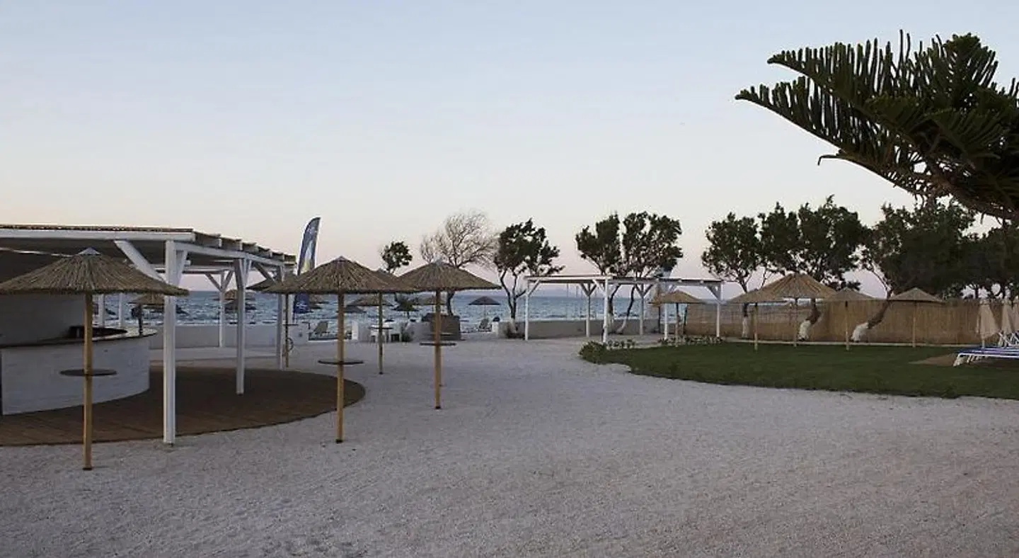 Enorme Teatro Beach Hotel Terrasse