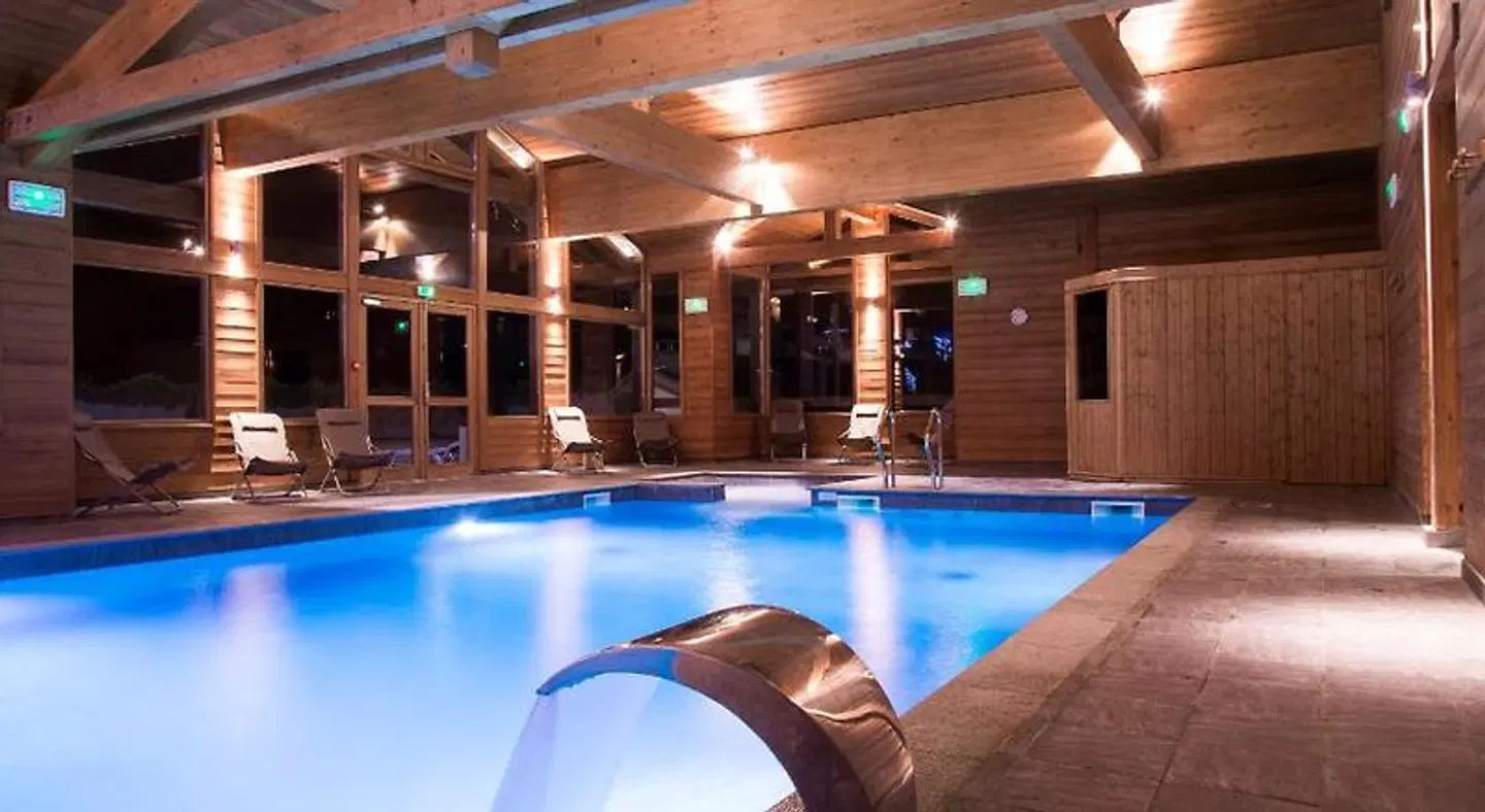 Résidence - Les Grandes Alpes Hallenbad