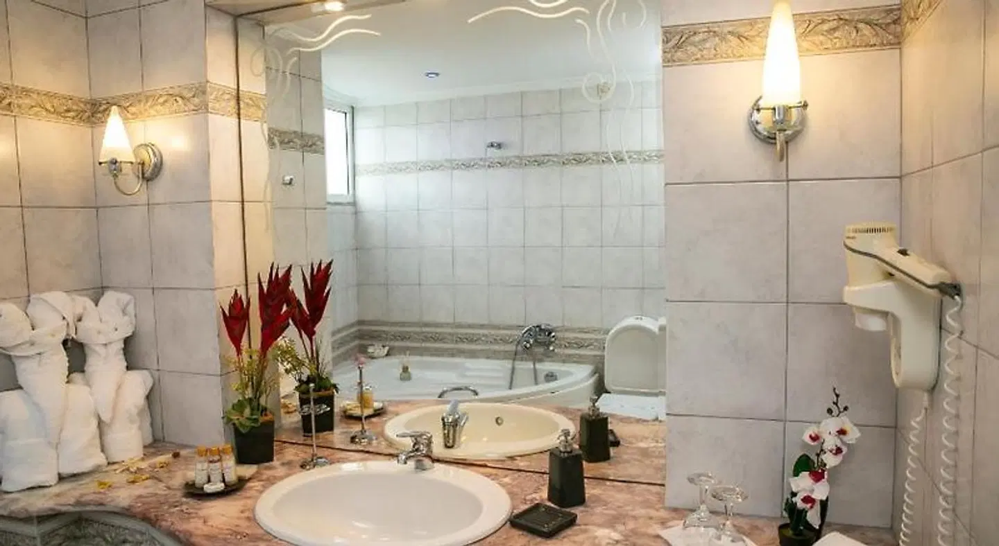 Pella Hotel Badezimmer