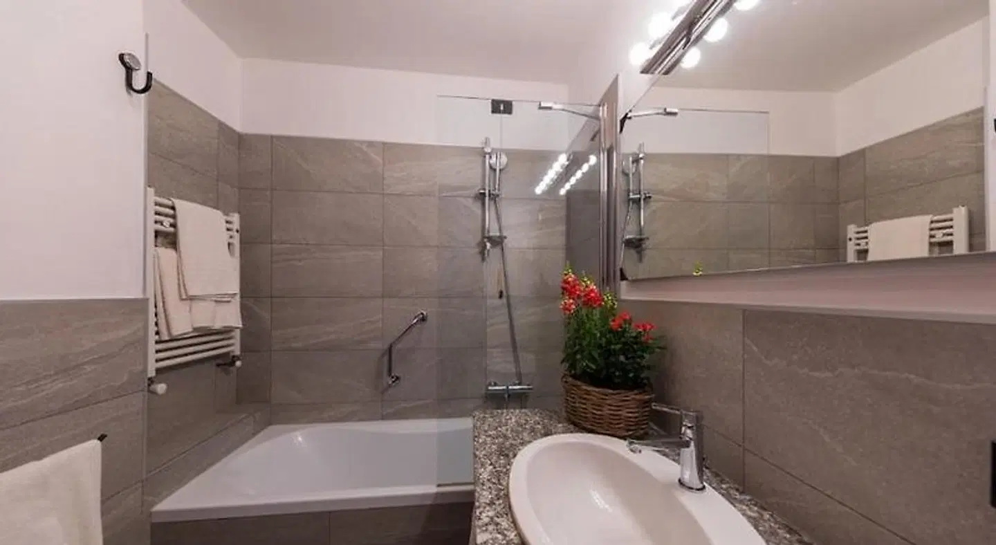 Intra Hotel Badezimmer