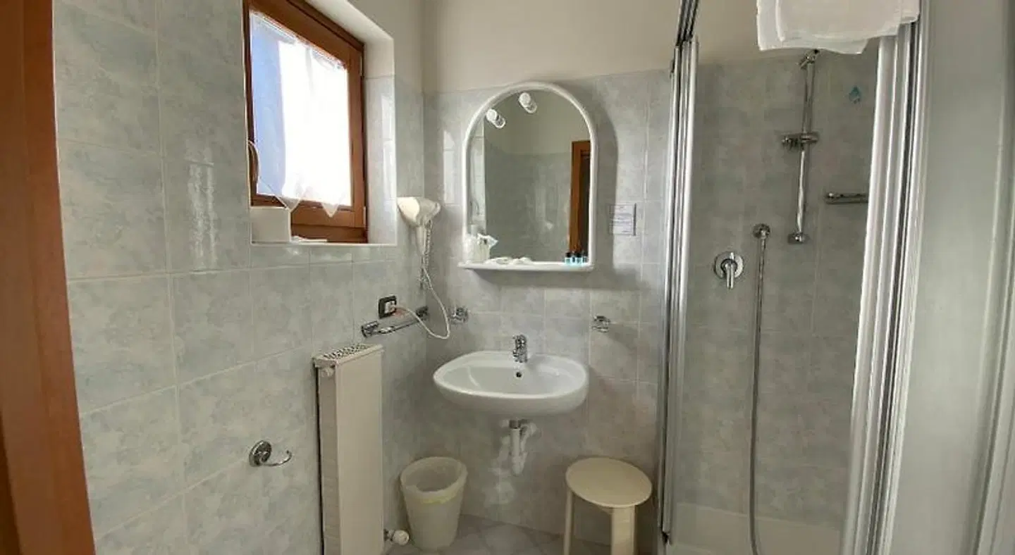 Casteluce Hotel Funivie Badezimmer