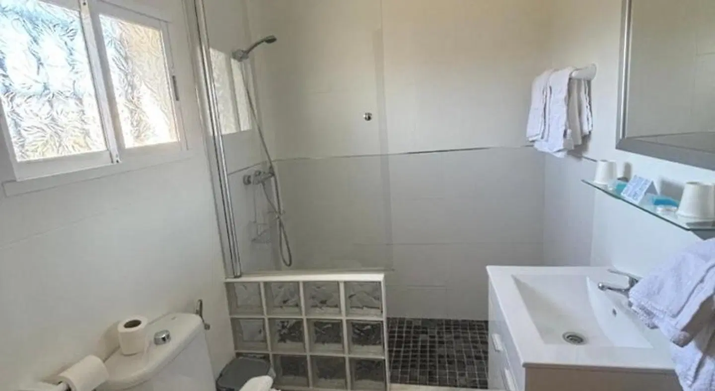 Hostal El Levante Badezimmer